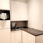 P1-Central-Cosy Flat Suit All Globetrotters-2Rooms