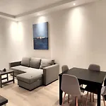 P1-Central-Cosy Flat Suit All Globetrotters-2Rooms